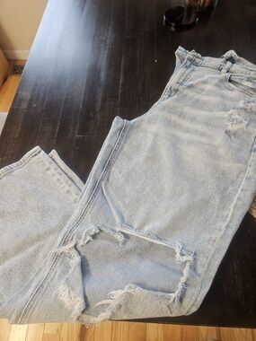 American Eagle Outfitters Light Blue Distressed Relaxed Women's Jeans